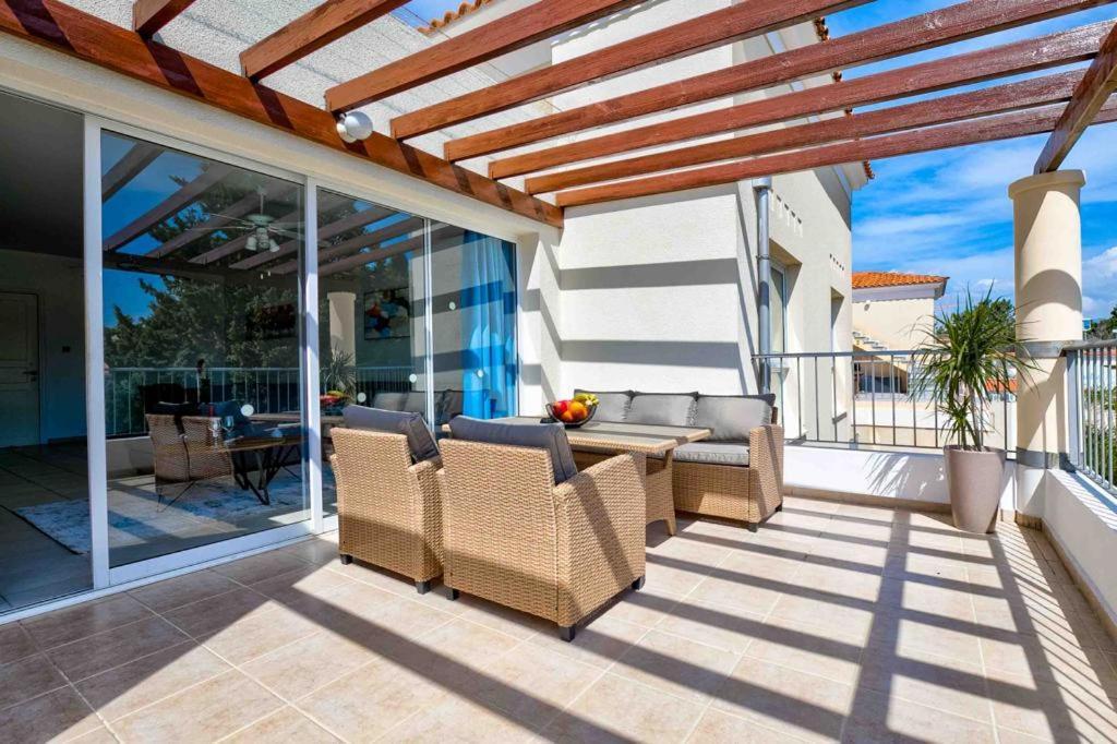 Penthouse Carina Lejlighed Paphos Eksteriør billede