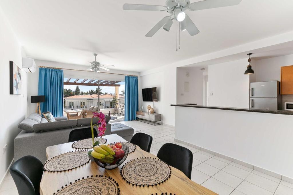 Penthouse Carina Lejlighed Paphos Eksteriør billede